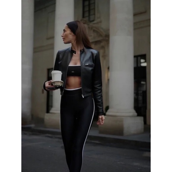 Alo Yoga Airlift Charger Bra Black/White S - Picture 13 of 16